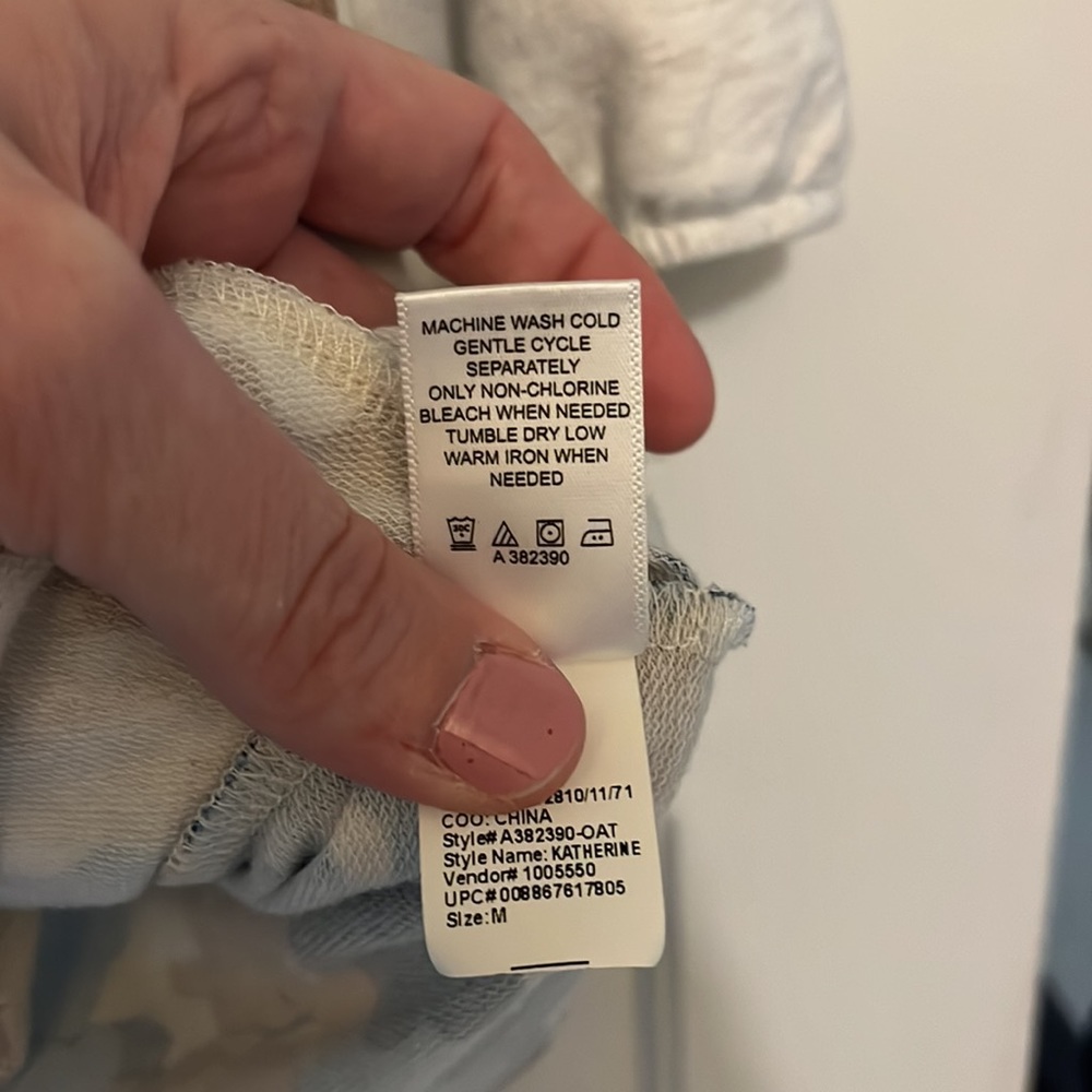 This shirt has pockets!!!!! - Picture 7 of 7